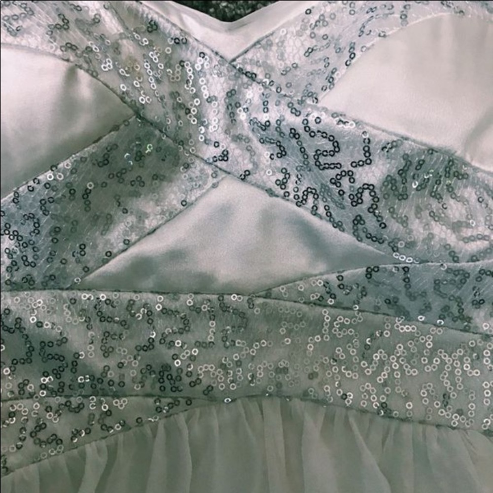 WHITE PROM DRESS - Picture 3 of 3